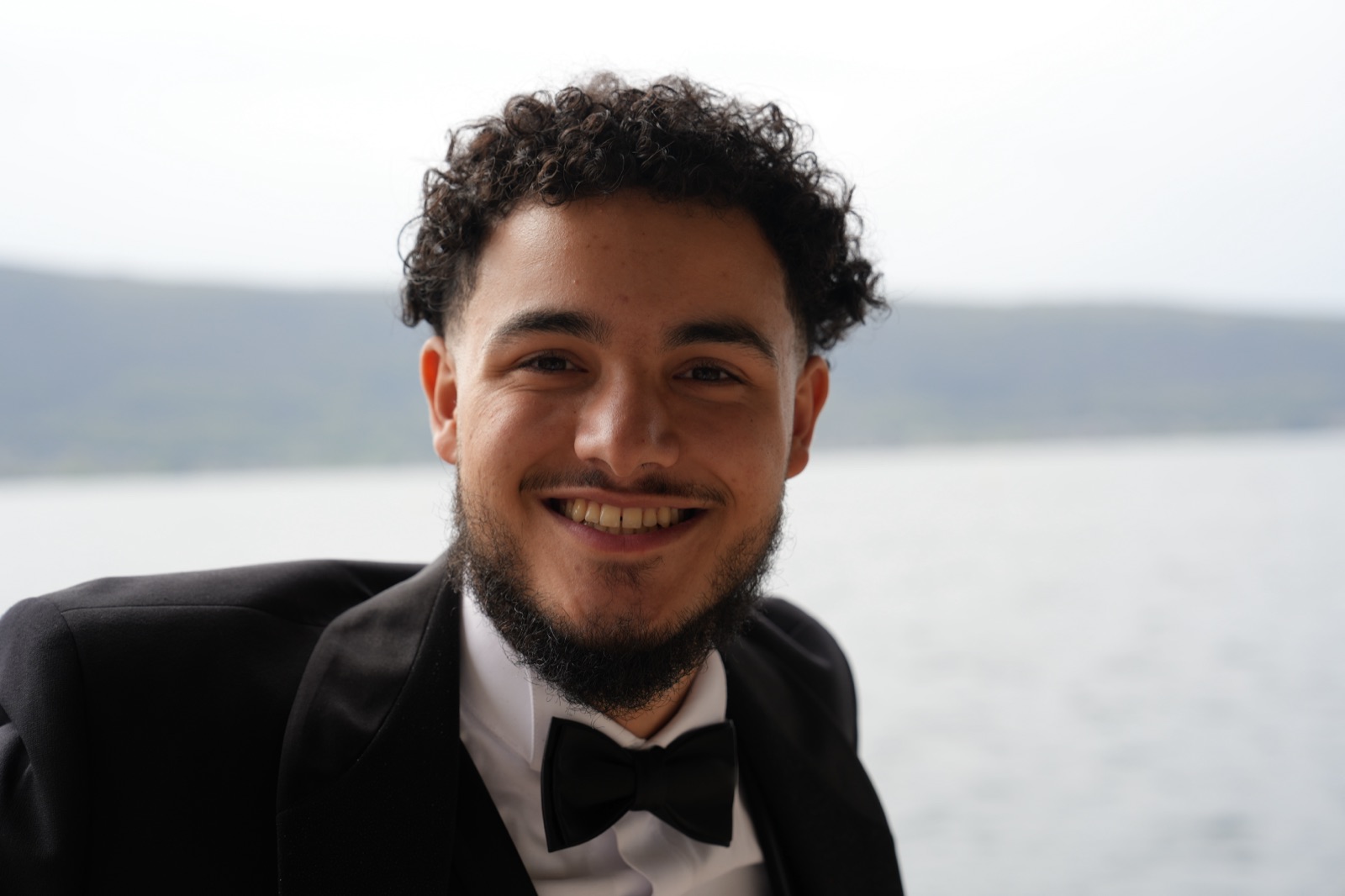 Portrait souriant du marié
